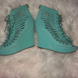 Turquoise wedge